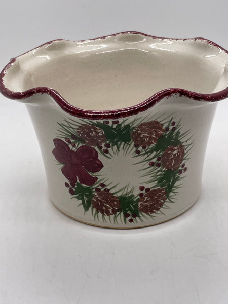 Nichols Pottery UNDATED  Christmas Pot with Frilled Edging and CHristmas Wreath 6"